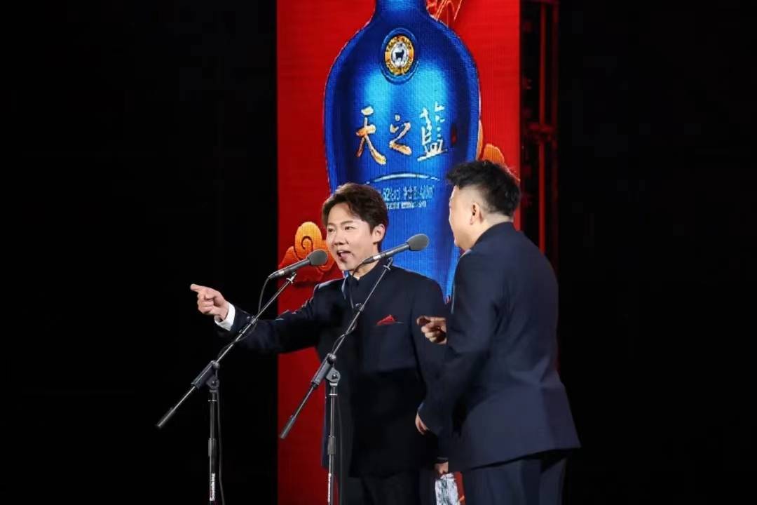 爱游戏登录入口-TheShy迎来二十赛季出色发挥，FPX观众热烈欢呼！赢得满堂喝彩(theshy2021在哪个战队)